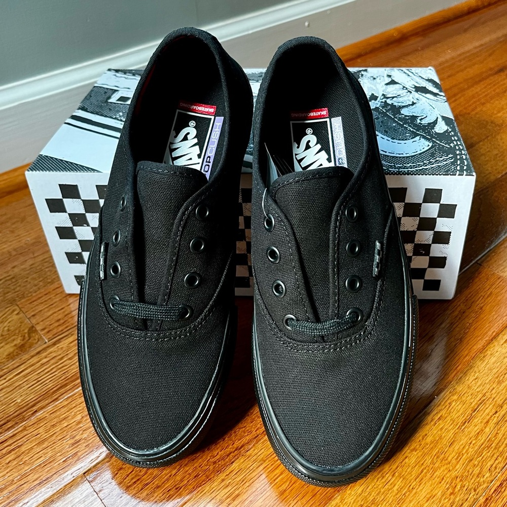 NEW - All Black VANS Skate Authentic
